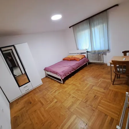 Habitación en casa particular Mhm *